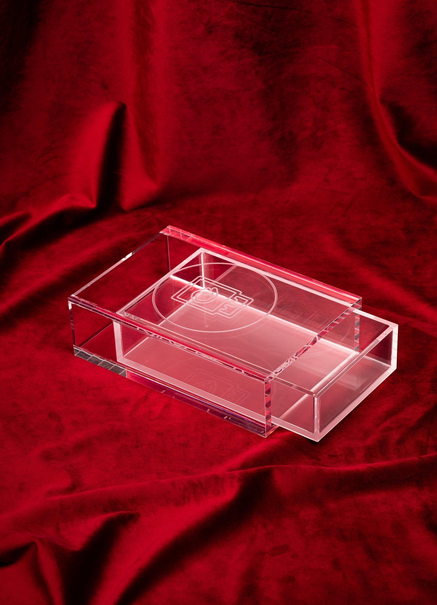 Transparent small box to store matchboxes and matchbooks